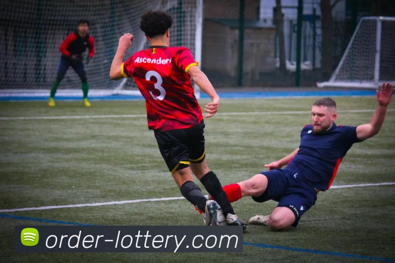 余霜化身足球明星精彩模仿合集展现运动魅力与幽默风采